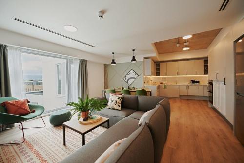 Кът за сядане в Modern 3 Bedroom Apartments and Private Bedrooms at The Loom in Dublin