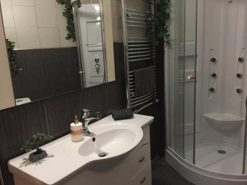 Ванная комната в Secession Luxury Apartment