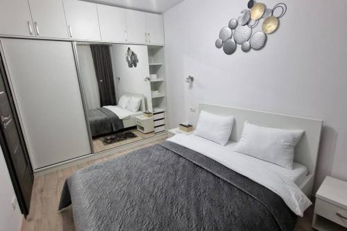 a bedroom with a bed and a large mirror at Apartament Adora Alex in Arad