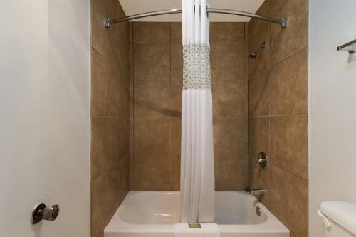 Koupelna v ubytování Americas Best Value Inn Alpine