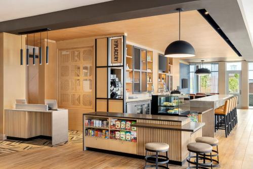 a kitchen with a counter with stools and a bar at Hyatt Place Columbus Polaris in Columbus