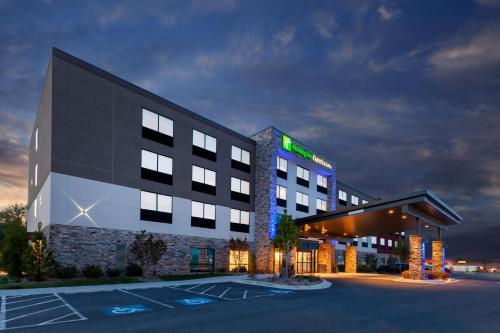 a large building with a parking lot in front of it at Holiday Inn Express & Suites Brunswick-Harpers Ferry Area, an IHG Hotel in Brunswick