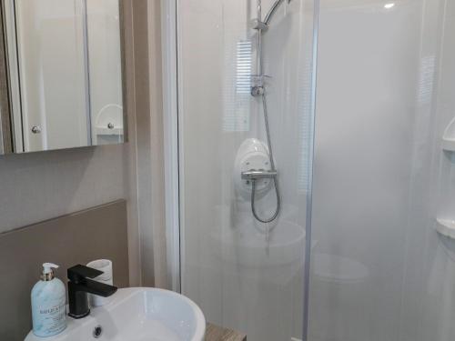 Ένα μπάνιο στο Plot 18 Meadow View