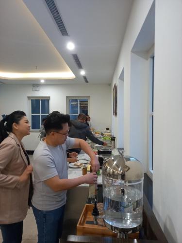 Gæster der bor på INDOTEL HALONG HOTEL