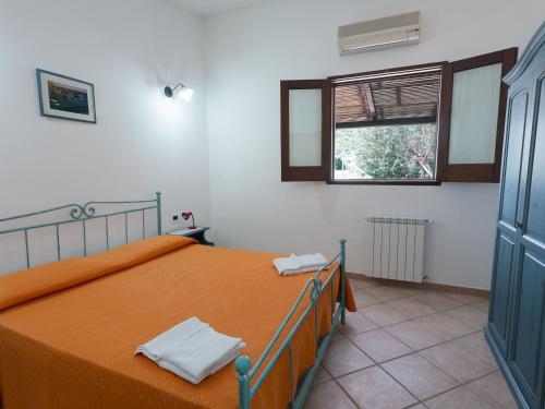 Un pat sau paturi într-o cameră la Le Case di Mamma Carmela