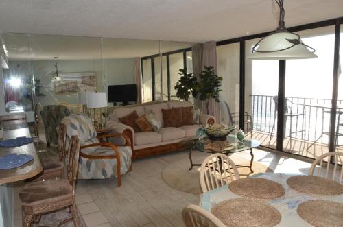 Gulf front condo photo 7