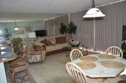 Gulf front condo photo 14