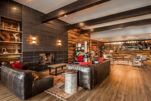 a lobby with leather furniture and a fireplace at Holiday Inn Estes Park by IHG in Estes Park