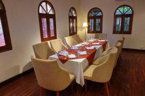 Un lugar para sentarse en Sunset INN by Pro-Ema