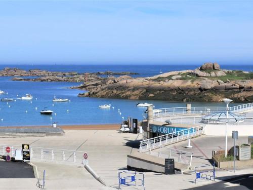 Appartement spacieux avec WIFI et parking à Trégastel, proche plage - FR-1-368-18