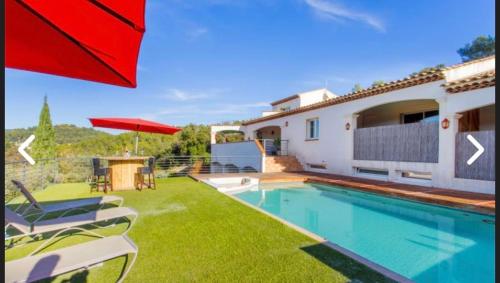 Photo de la galerie de l'établissement Sublime Bastide vue exceptionnel au calme incroyable avec spa et vue panoramique au calme Le Mas des faraches, à Solliès-Toucas