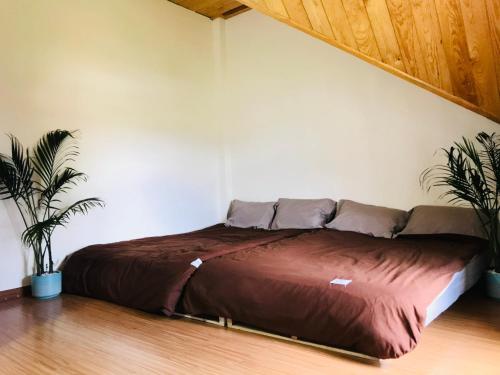 a large bed in a room with at NHỚ House V in Da Lat