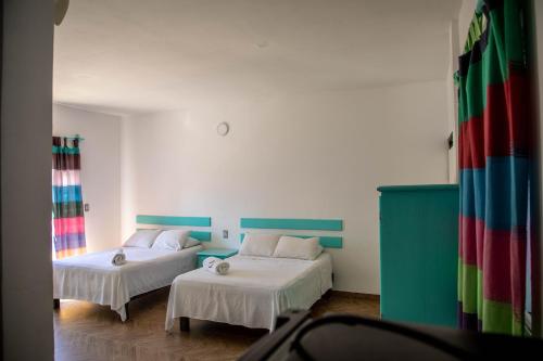 Tempat tidur dalam kamar di Hotel Playa Zipolite