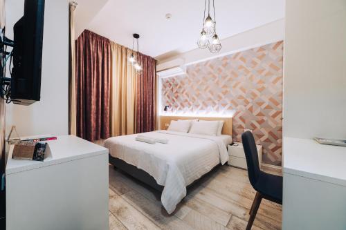 a hotel room with a bed and a desk at Urbanista Hotel & Bar in Štip