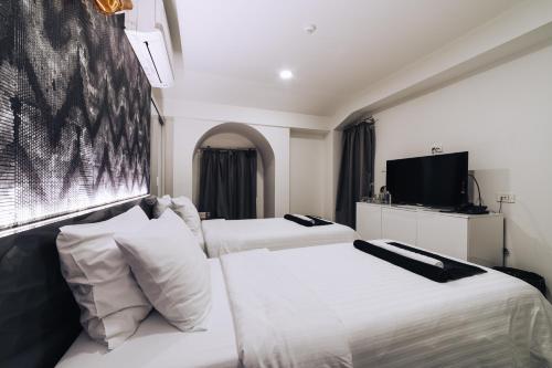 a hotel room with two beds and a tv at Urbanista Hotel & Bar in Štip