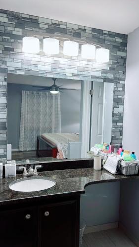 Dapur atau dapur kecil di Pool house near beach
