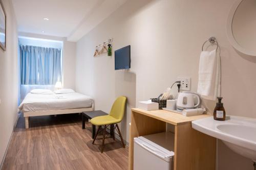 Postel nebo postele na pokoji v ubytování ELE Hotel Ginza East
