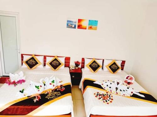 two beds sitting next to each other in a room at PHAM GIA HOTEL Mui Ne in Mui Ne
