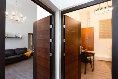 Free Parking Chain Bridge Home 4ppl, 2bdrm, Wifi, Smart TV, AC 1051 Budapest, 9 Mérleg utca 2nd floor, door nr.: 10 kép - 3