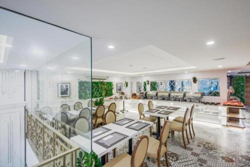 Et opholdsområde på Bella Merry Hotel and Apartment - 100M To The My Khe Beach