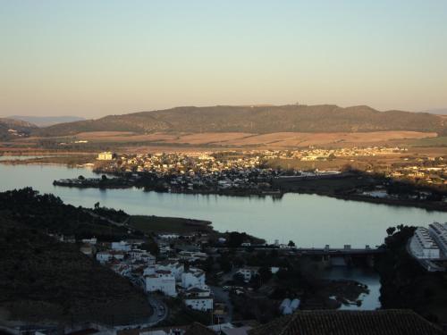 a view of a city with a river and a city at Casa Mirador San Pedro in Arcos de la Frontera