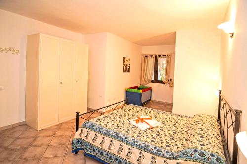 a bedroom with a bed with a orange ribbon on it at residence lu soli budoni affitti in Budoni