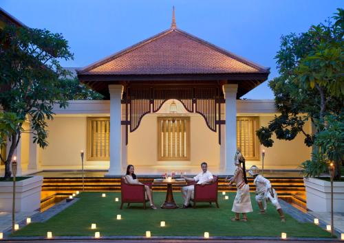 Un jardín fuera de Anantara Angkor Resort