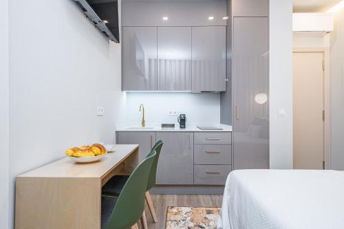 a kitchen with a table with a bowl of fruit on it at Machim D Arfet House by Homie in Machico
