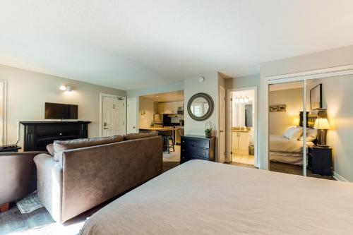 Postel nebo postele na pokoji v ubytování Condo 208 At North Creek Resort