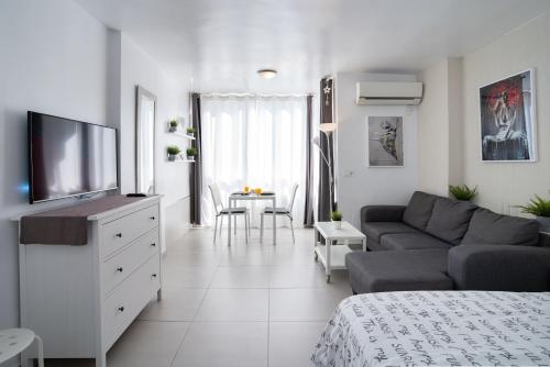 TV a/nebo společenská místnost v ubytování Benalmadena Sunny Days
