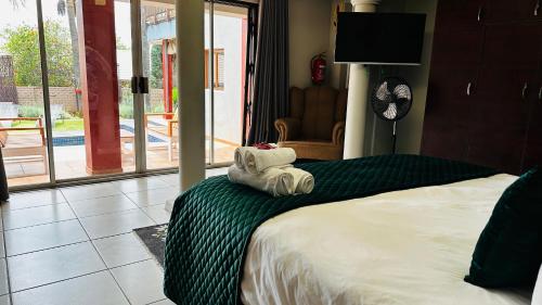 Postel nebo postele na pokoji v ubytování Aspen Guest House NO LOADSHEDDING