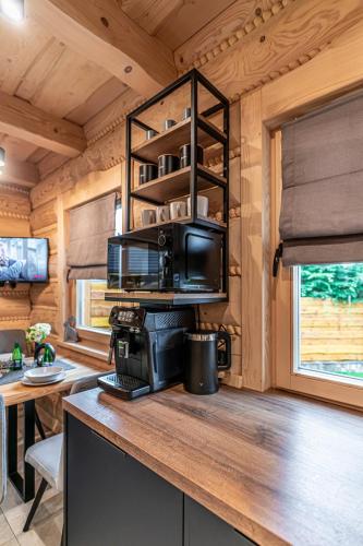 Kuchyň nebo kuchyňský kout v ubytování Apartamenty w Lipowskiej Chacie - jacuzzi i sauna