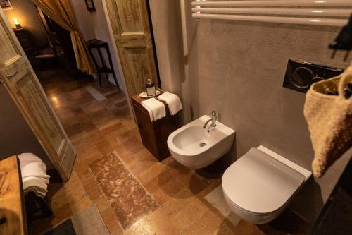a bathroom with a white toilet and a sink at Tuttaterra in Serra San Quirico
