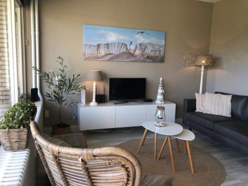 a living room with a couch and a table at Zee & Zand in Noordwijk