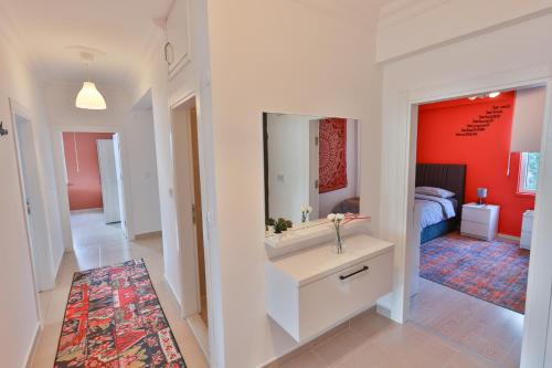 A bathroom at Melissas Suites Lara