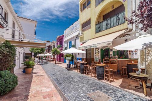 Awesome 3 bedroom apt metres from the beach RDR289