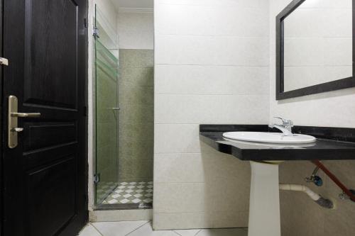 a bathroom with a sink and a shower at Hotel Al Khaima in Asilah