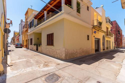 an empty street with a building on the side at Appartamento SupersanoSalento in Supersano