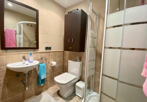 A bathroom at DUPLEX NOSY BE vue sur mer avec solarium et jacuzzi