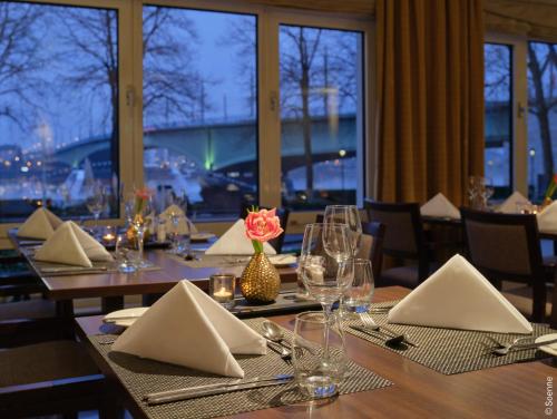 Εστιατόριο ή άλλο μέρος για φαγητό στο Dorint Hotel Bonn