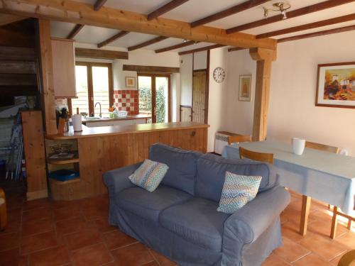 Un lugar para sentarse en Clara, Clement & Nelle - Character Cottages