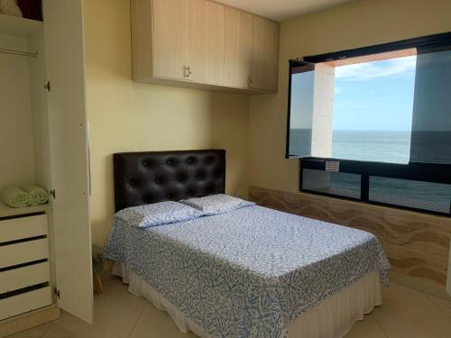 En eller flere senge i et værelse på Apartamento na Barra farol da barra salvador bahia vista ao mar