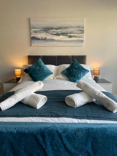 a bed with white pillows on top of it at Super-King Bed Studio Apartment in Central Northampton in Northampton