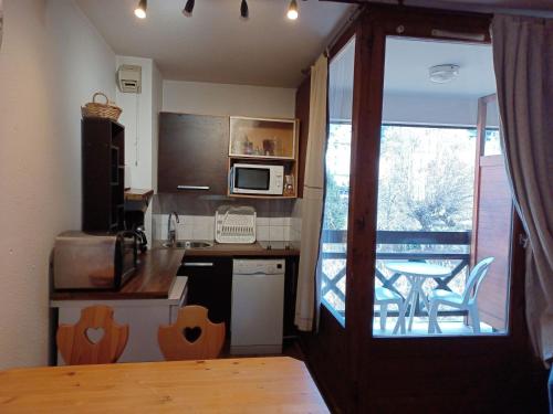 Studio cosy avec parking couvert, balcon et vue montagne - FR-1-512-121