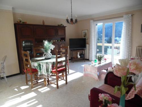 Charmant F2 à Amélie-les-Bains avec terrasse, parking et Wi-Fi, proche thermes et centre-ville - FR-1-703-116