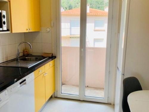 Fotografia z galérie ubytovania Appartement F2 avec Garage, Wifi et Climatisation - 2 Balcons, Animaux Bienvenus - FR-1-703-130 v destinácii Amélie-les-Bains-Palalda