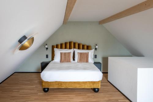 a bedroom with a bed in a attic at numa I Craft Apartments in Zürich