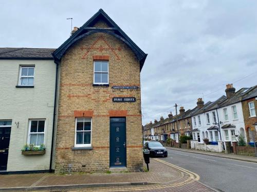 a brick building on the side of a street at Delightful 2 Bedroom House Central Windsor in Windsor