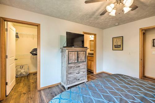 Katil atau katil-katil dalam bilik di Hammond Home 2 Blocks to Marina and Columbia River!