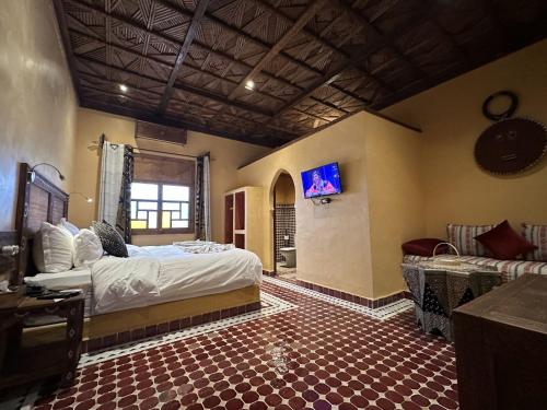 Hotel Riad Xalucaにあるテレビまたはエンターテインメントセンター